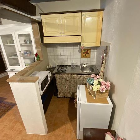 Torre Iolanda Bed & Breakfast กัมปาญญาโน ดิ โรมา ภายนอก รูปภาพ
