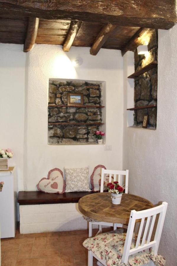 Torre Iolanda Bed & Breakfast กัมปาญญาโน ดิ โรมา ภายนอก รูปภาพ
