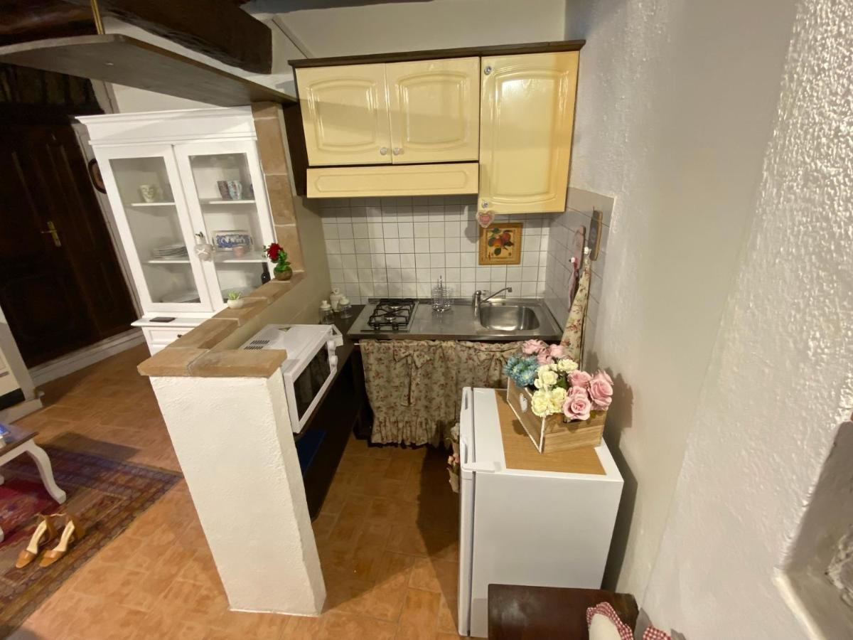 Torre Iolanda Bed & Breakfast กัมปาญญาโน ดิ โรมา ภายนอก รูปภาพ